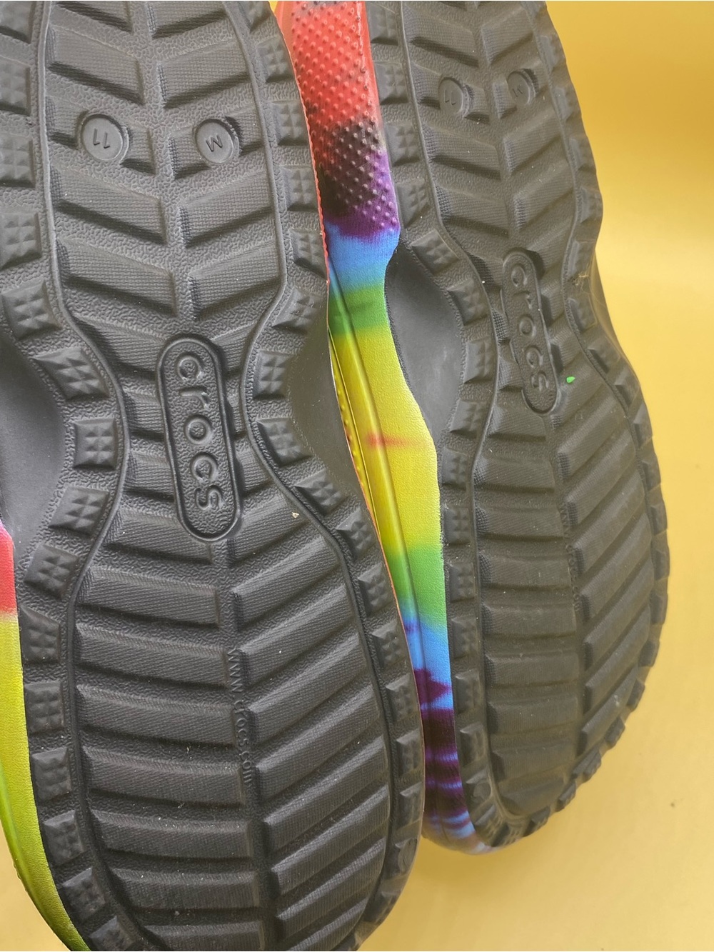 CROCS Men's Tie-Dye Fuzzy Lined Clogs - Rainbow - Picture 5 of 5